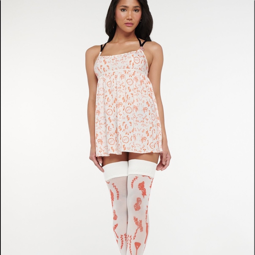 Savage X Fenty Roasted Red Fresh Ink Lined & Laced Stay-Up Stockings - Picture 4 of 12